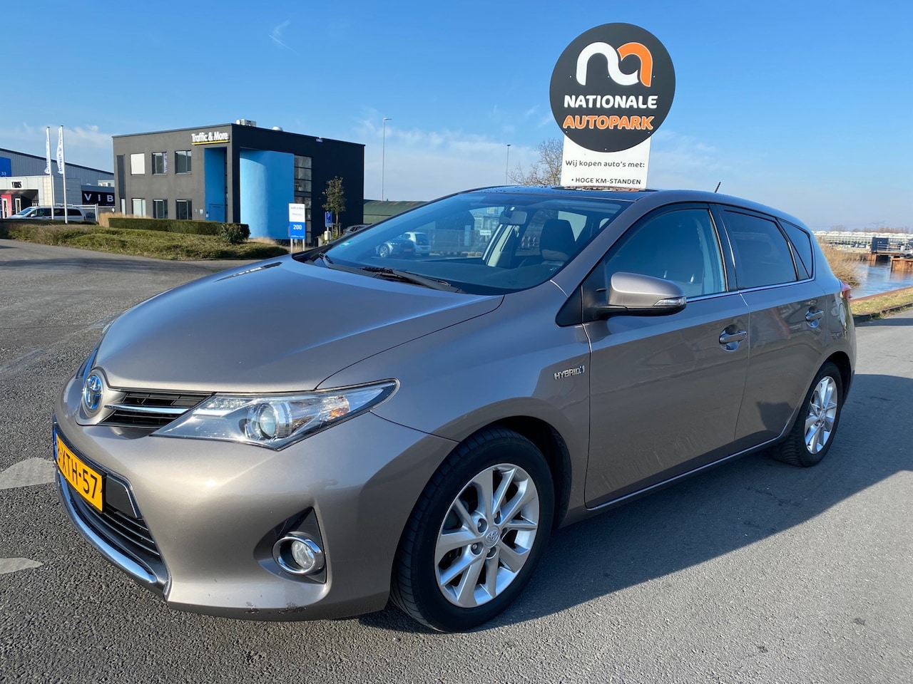 Toyota Auris - 2014 * 1.8 Hybrid Lease * PANO * KM NAP * APK * - AutoWereld.nl