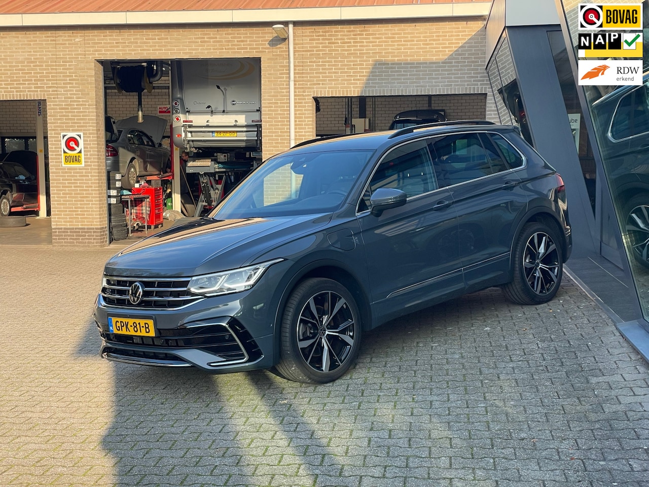 Volkswagen Tiguan - 1.4 TSI 245pk eHybrid R-Line Business+ 360 camara elec haak - AutoWereld.nl