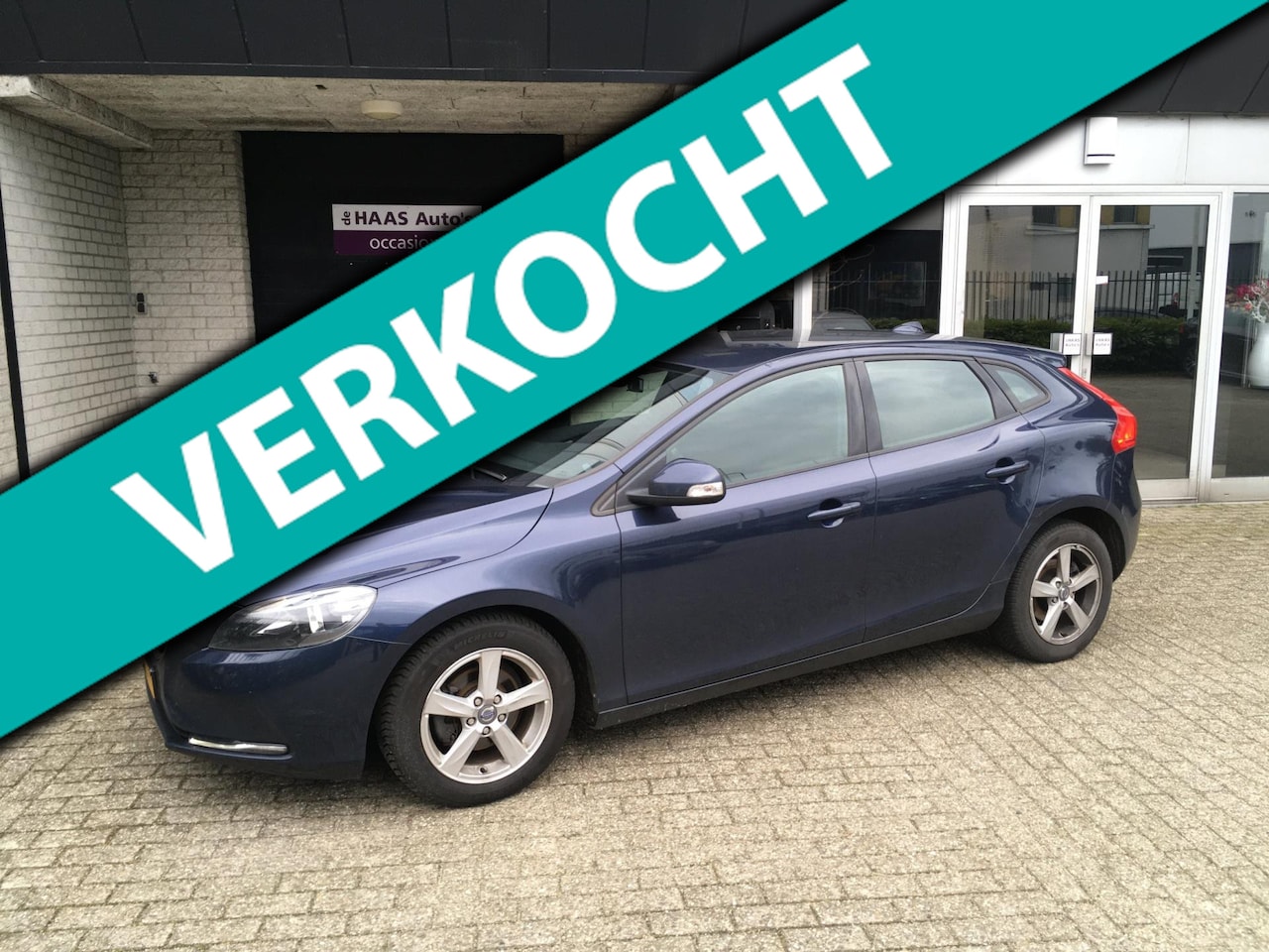 Volvo V40 - 1.6 D2 Momentum / LEES TEKST / READ TEXT / NAVI / ALU VELGEN - AutoWereld.nl