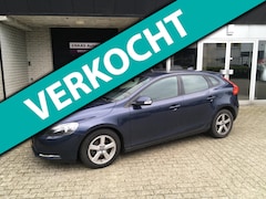 Volvo V40 - 1.6 D2 Momentum / LEES TEKST / READ TEXT / NAVI / ALU VELGEN