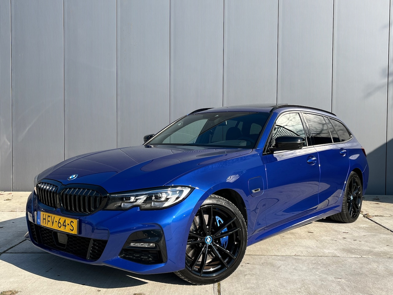 BMW 3-serie Touring - 330e High Executive M Sport | Adaptive Cruise | Memory | Panoramadak | - AutoWereld.nl