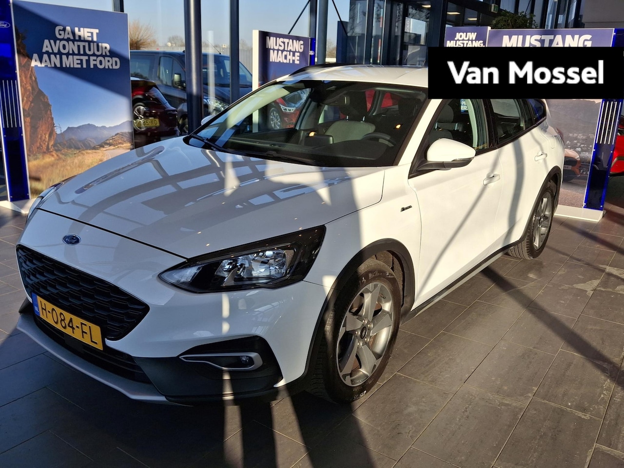 Ford Focus Wagon - 1.0 EcoBoost Active Business | 125 PK | Trekhaak | Navigatie | Parkeersensoren voor + acht - AutoWereld.nl