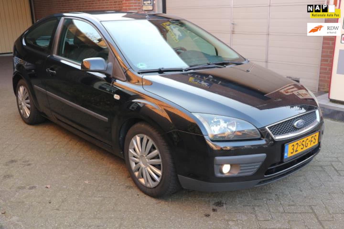 Ford Focus - 1.6-16V Futura airco . cruise control, zeer nette en goede auto - AutoWereld.nl