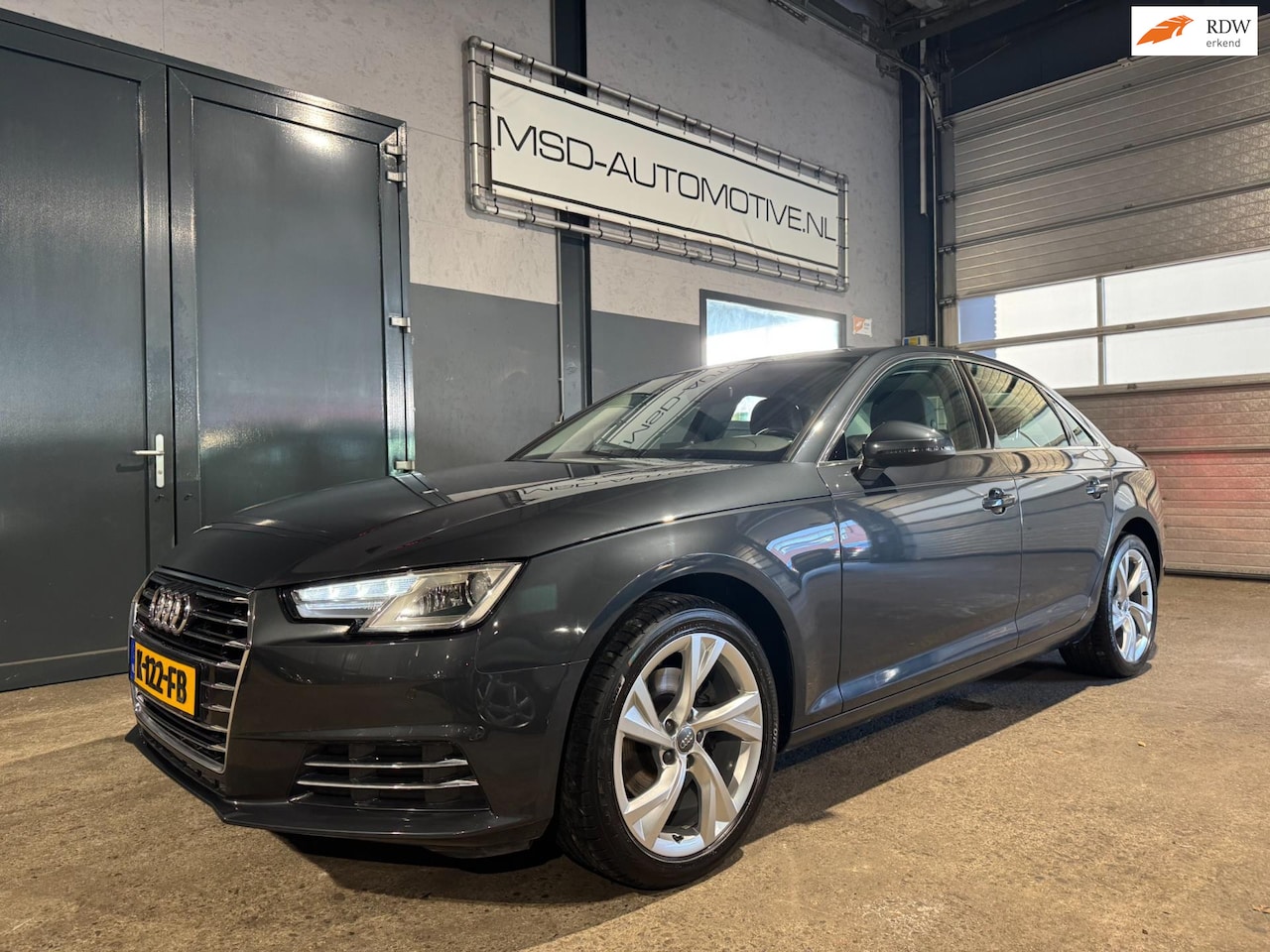 Audi A4 Limousine - 2.0 TFSI ultra Sport Pro Line Leder Stoelverwarming Camera - AutoWereld.nl