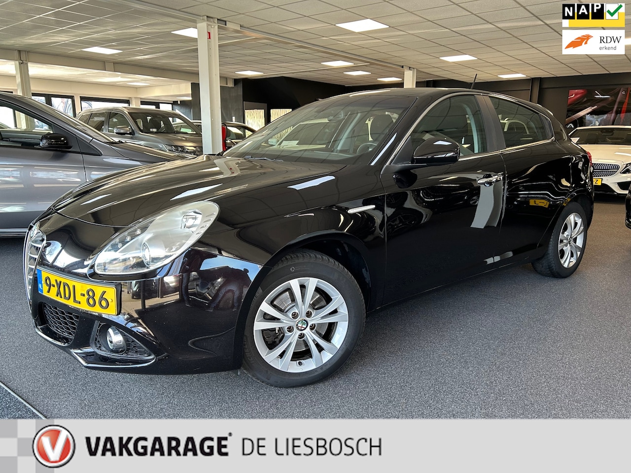 Alfa Romeo Giulietta - 1.4 T Distinctive Lusso 170pk Automaat / navigatie / pdc / climate-control / cruise-contro - AutoWereld.nl