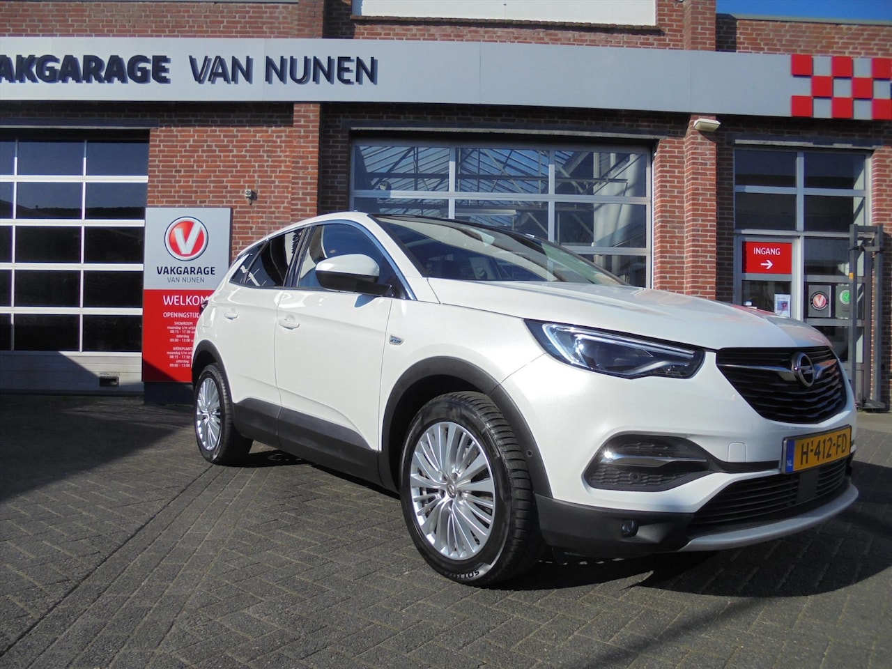 Opel Grandland X - 1.2 Turbo 130pk Aut.8 Executive||PDC||ECC||Pano||Navi||Trekhaak||Rijklaar| - AutoWereld.nl