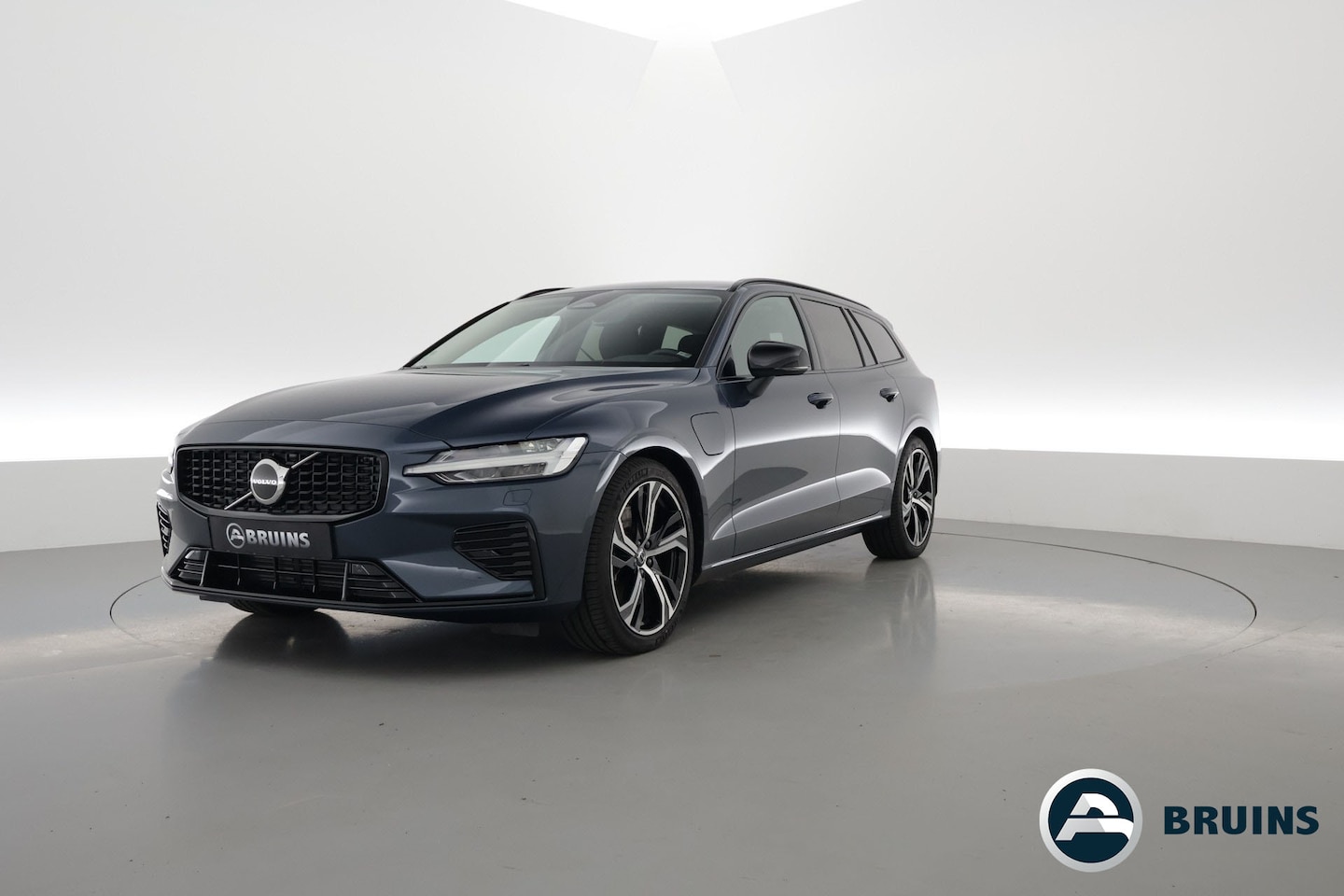 Volvo V60 - 2.0 T6 Plug-in hybrid AWD Plus Dark | Leer | ACC | Blis | H&K Audio | 4x stoel + stuurverw - AutoWereld.nl