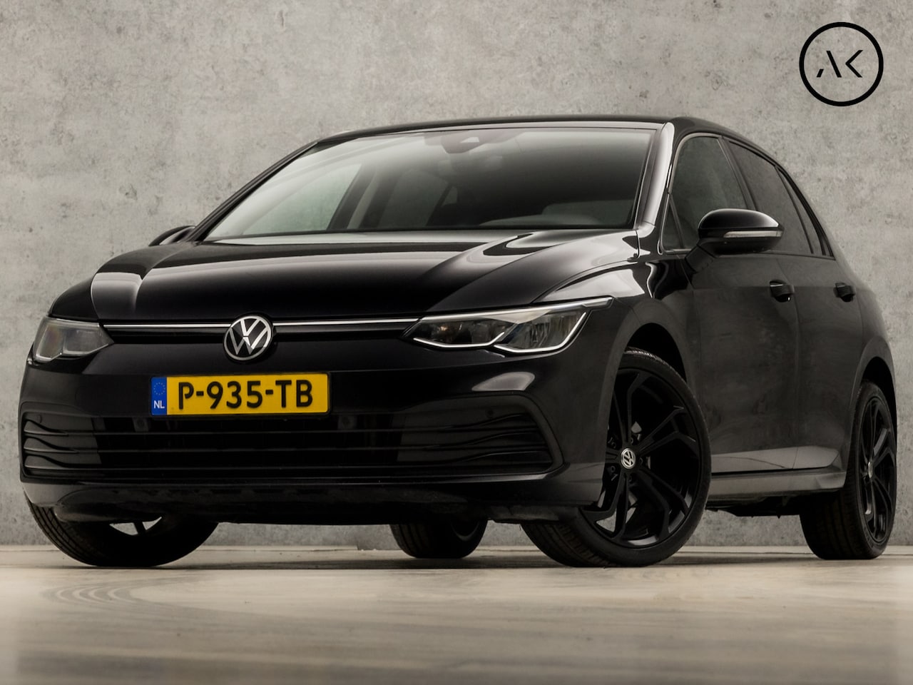 Volkswagen Golf - 1.0 eTSI Black Sportline Automaat (APPLE CARPLAY, GROOT NAVI, STUUR/STOELVERWARMING, GETIN - AutoWereld.nl