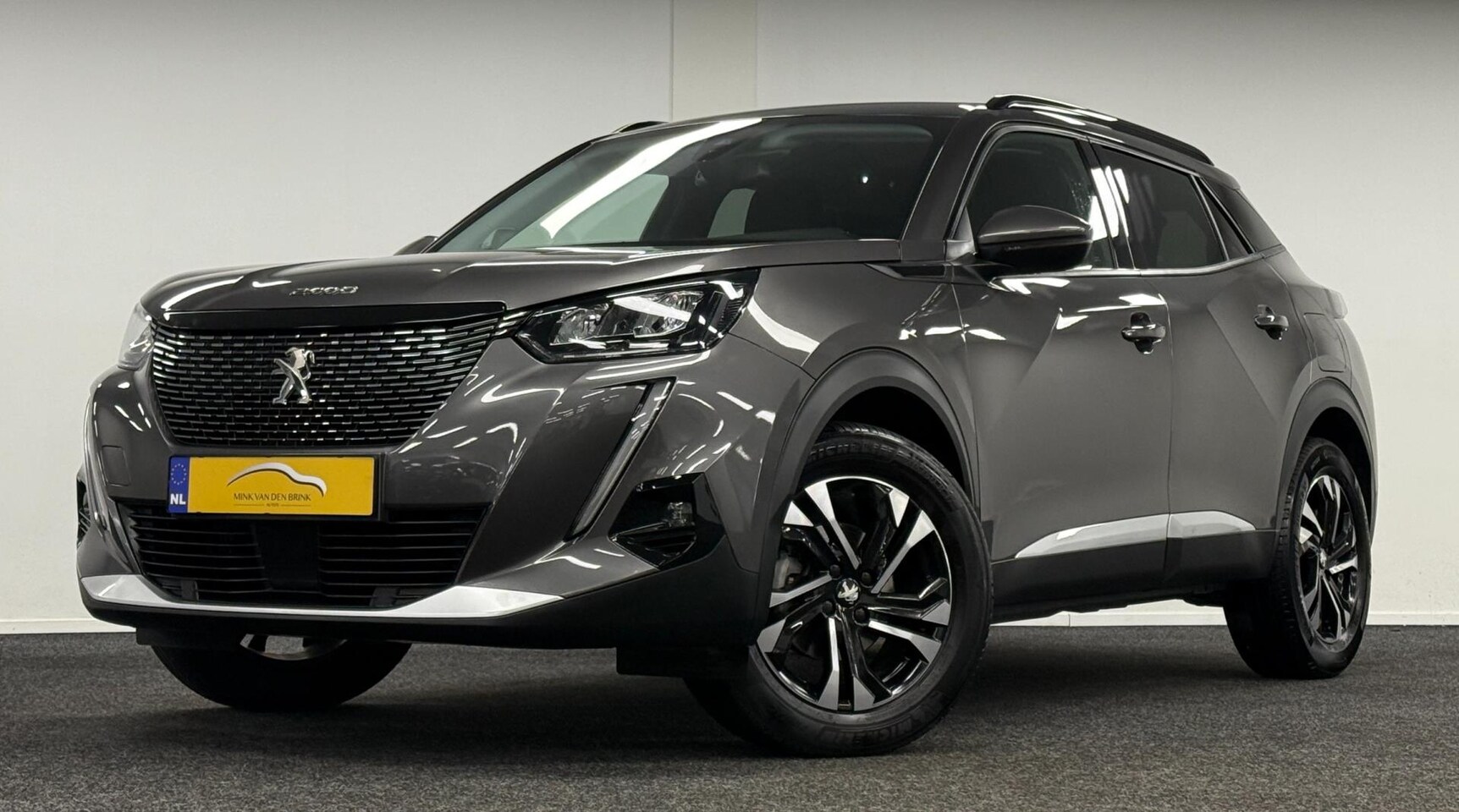 Peugeot 2008 - 1.2 PureTech Allure Pack*DealerOh*Automaat*Navi*Camera* - AutoWereld.nl