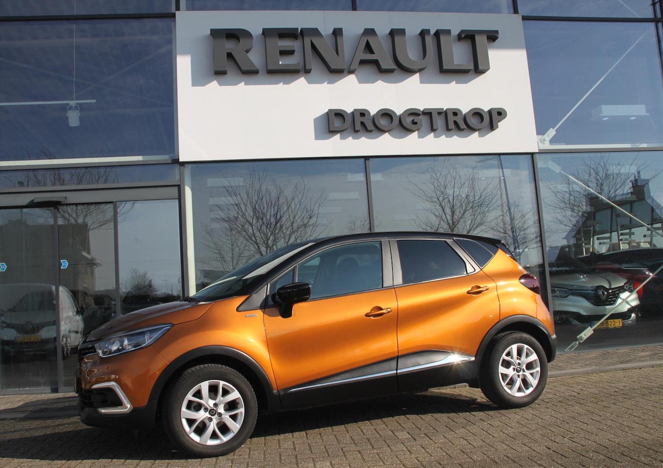 Renault Captur - 90PK-LIMITED-11DKM!!-AIRCO-NAVI-CAMERA-PDC- - AutoWereld.nl