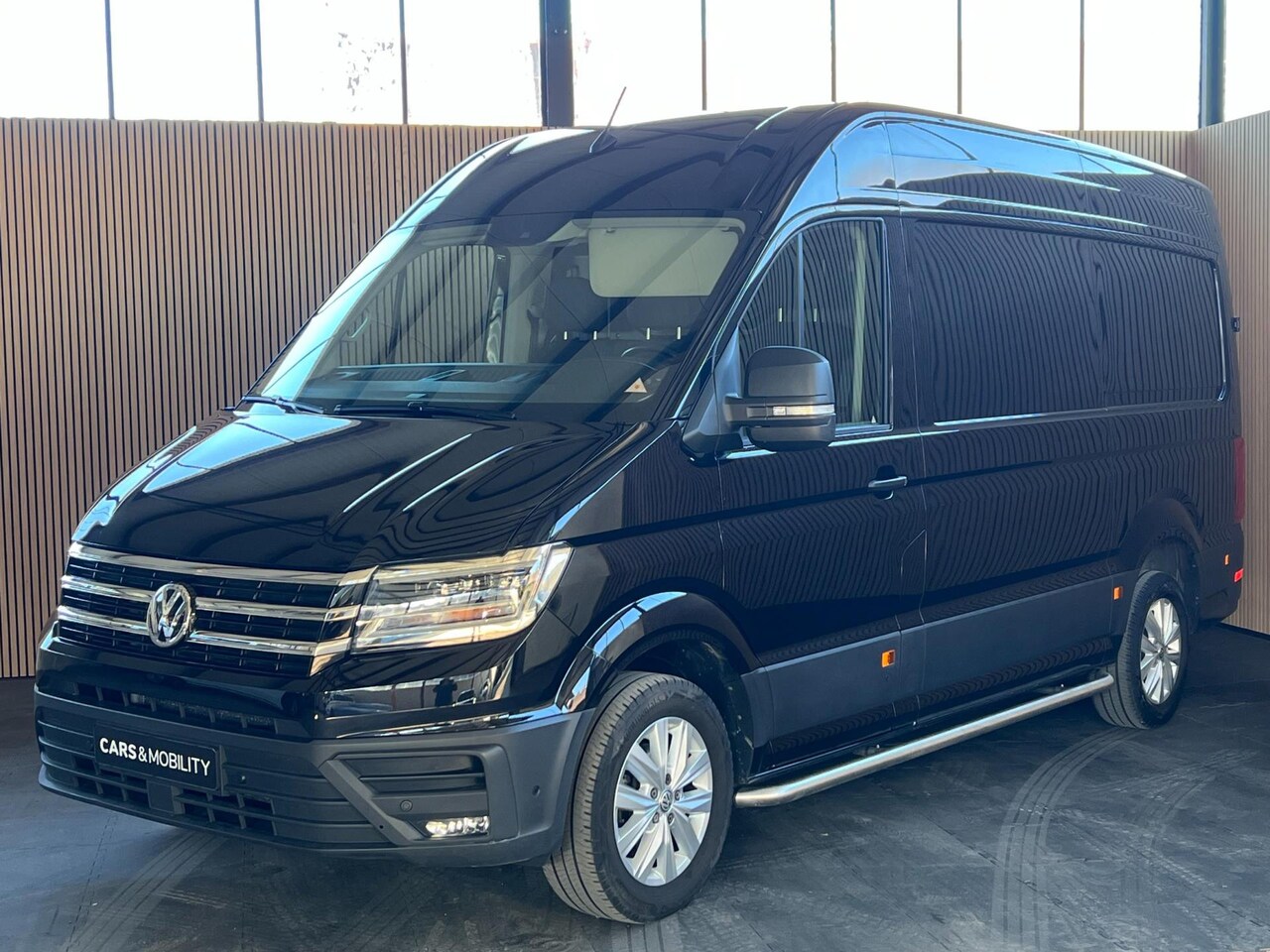 Volkswagen Crafter - 35 2.0 TDI L3H3 Highline | 3500kg gekeurd | Best. stoel lucht geveerd | Trekhaak | LED - AutoWereld.nl