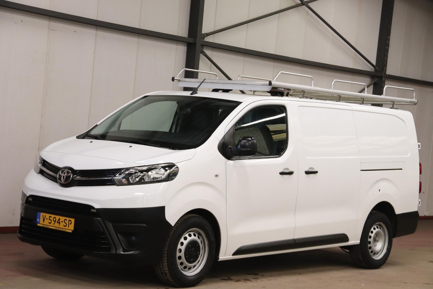 Toyota ProAce Worker - 2.0 D-4D TREKHAAK IMPERIAAL 2500KG TREKHAAK - AutoWereld.nl