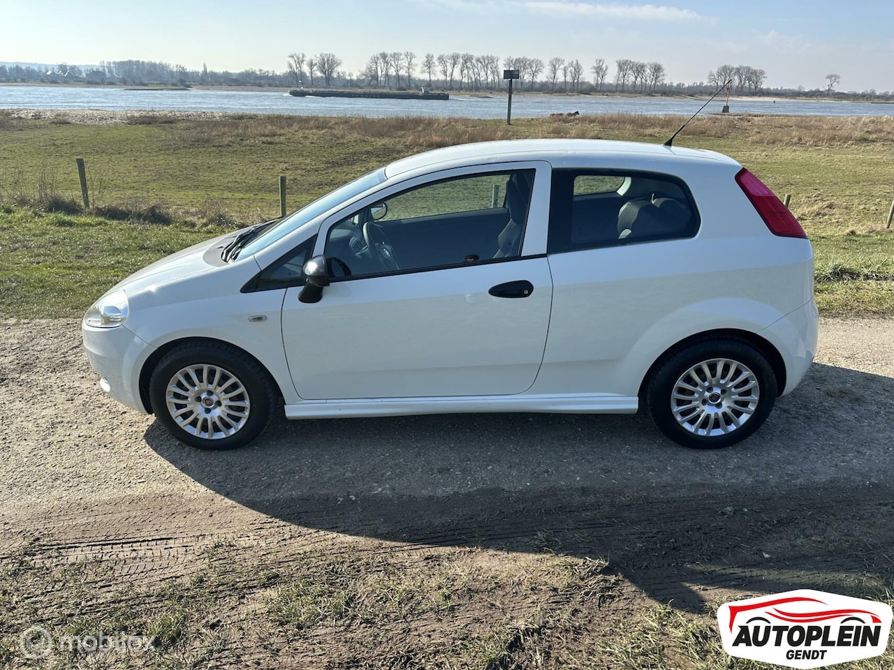 Fiat Grande Punto - 1.3 M-Jet Actual Lage km-stand! - AutoWereld.nl