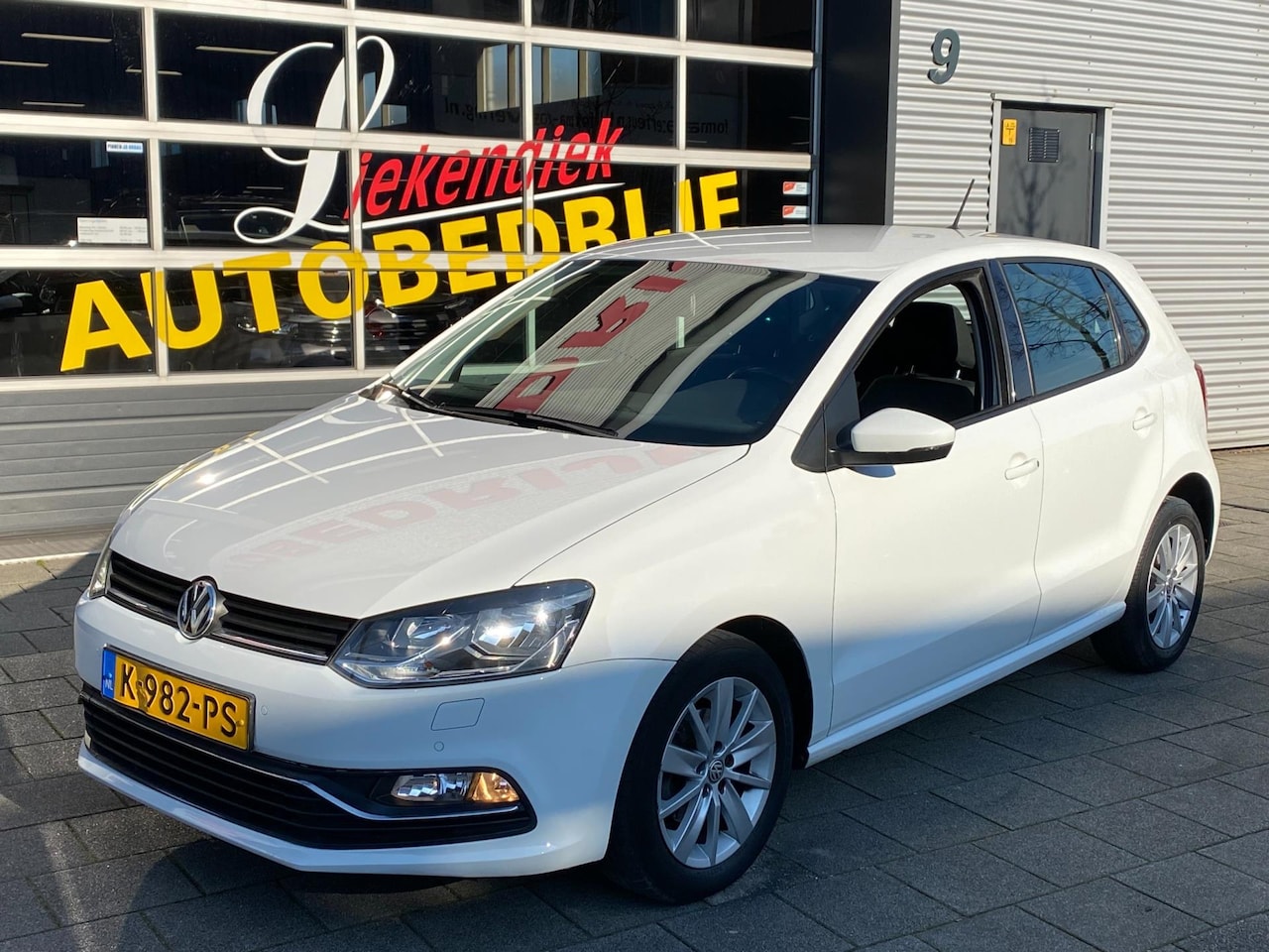 Volkswagen Polo - 1.0 Comfortline - Airco I PDC I Sport velgen I Veiligheid pakket I Dealer onderhouden - AutoWereld.nl