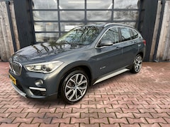 BMW X1 - sDrive20i Centennial High Executive Xline | LED | Camera | HUD | Leder | Pano | LMV | Crui