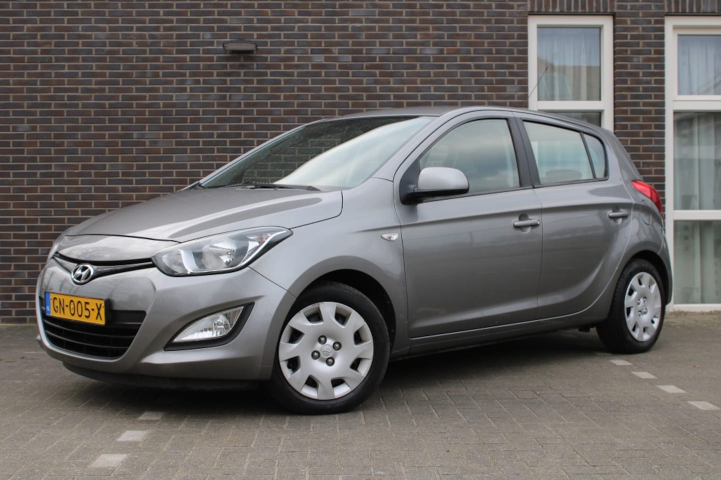 Hyundai i20 - 1.2i i-Motion-5drs-airco-afnb trekh-lage km stand - AutoWereld.nl