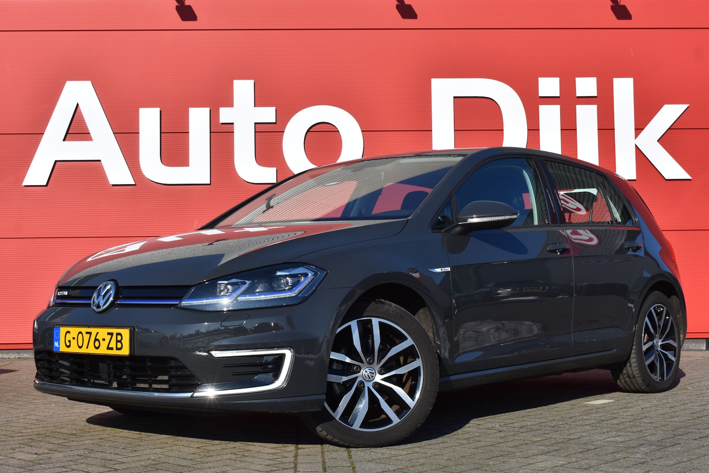 Volkswagen e-Golf - E-DITION LED | Virtual Cockpit | Leder | Camera | Carplay | Kelyess | Adapt. Cruise | Wamt - AutoWereld.nl