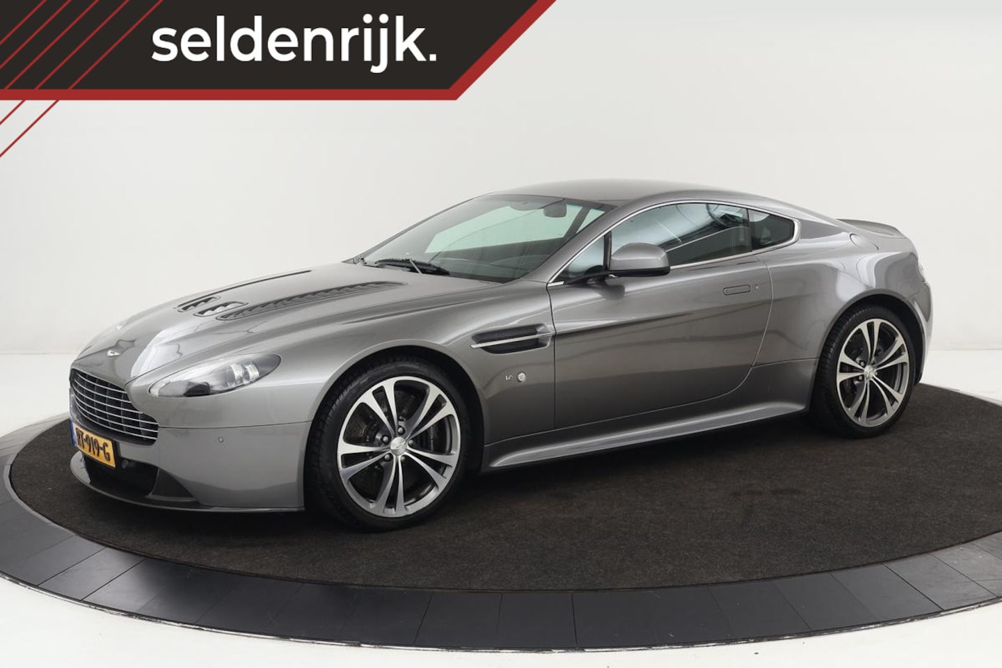 Aston Martin V12 Vantage - 5.9 V12 Vantage | Manual 6 Speed | Lightweight Seats | B&O 1000 Watt | Carbon | Leder/Alca - AutoWereld.nl