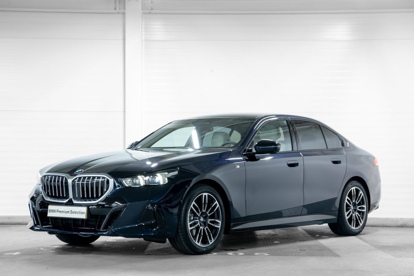 BMW 5-serie - Sedan 520i | M-Sport | Travel Pack | Innovation Pack | Harman/kardon | Panoramadak - AutoWereld.nl