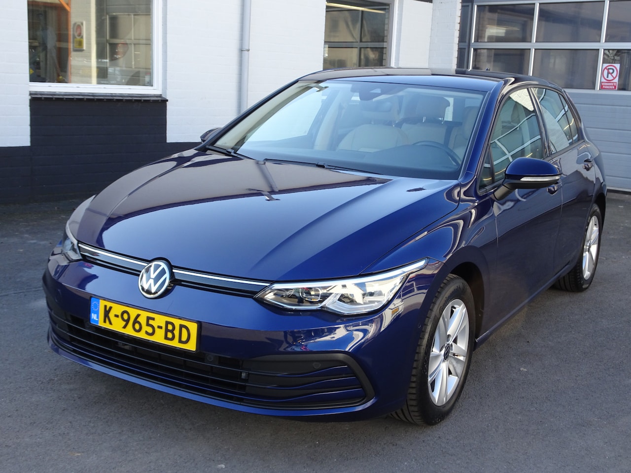 Volkswagen Golf - 1.5 TSI Life Business Automatische airco, cruise controle, parkeersensoren, navigatie, enz - AutoWereld.nl