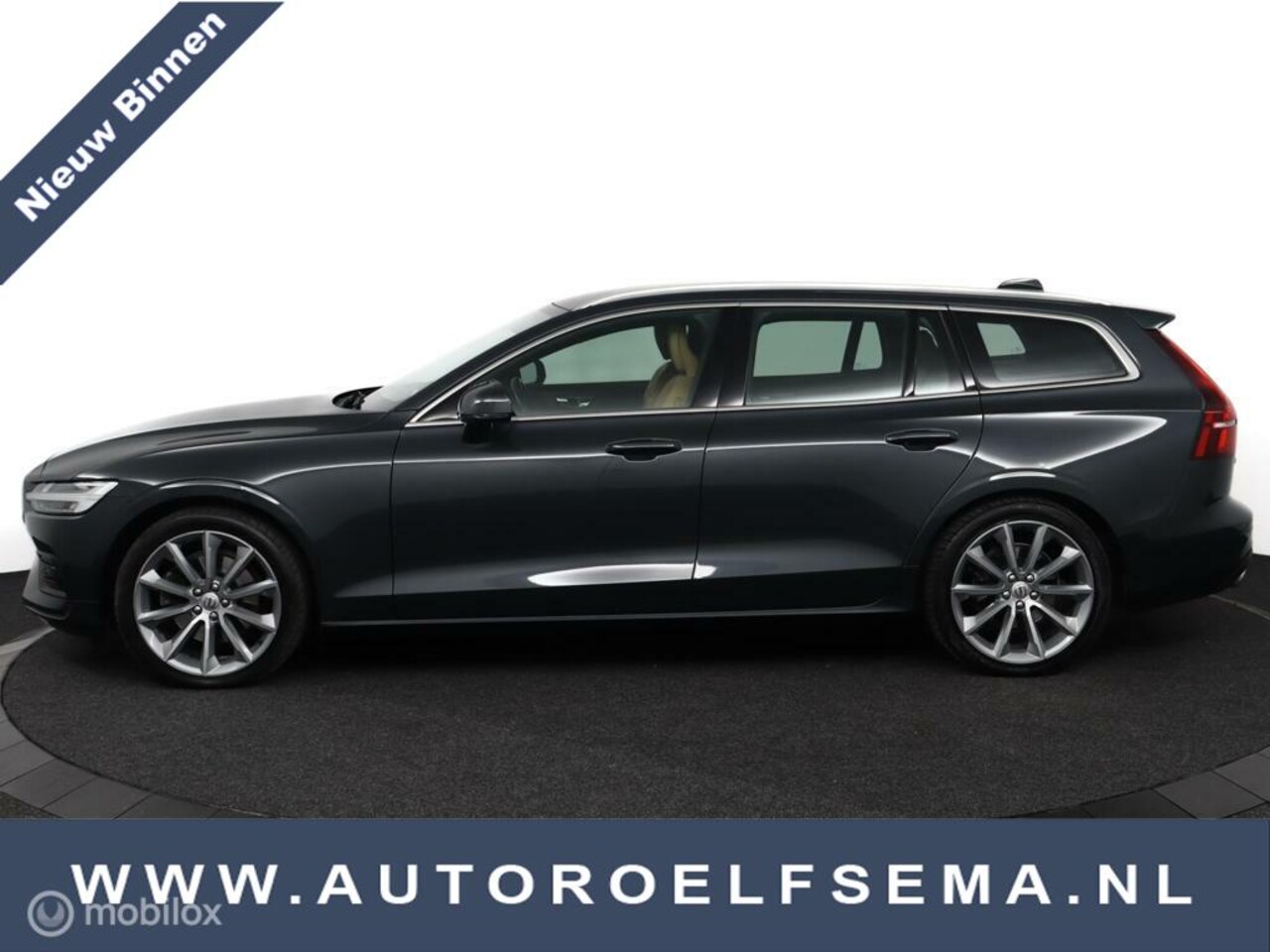 Volvo V60 - 2.0 T4 Momentum Pro | Trekhaak | Leer - AutoWereld.nl