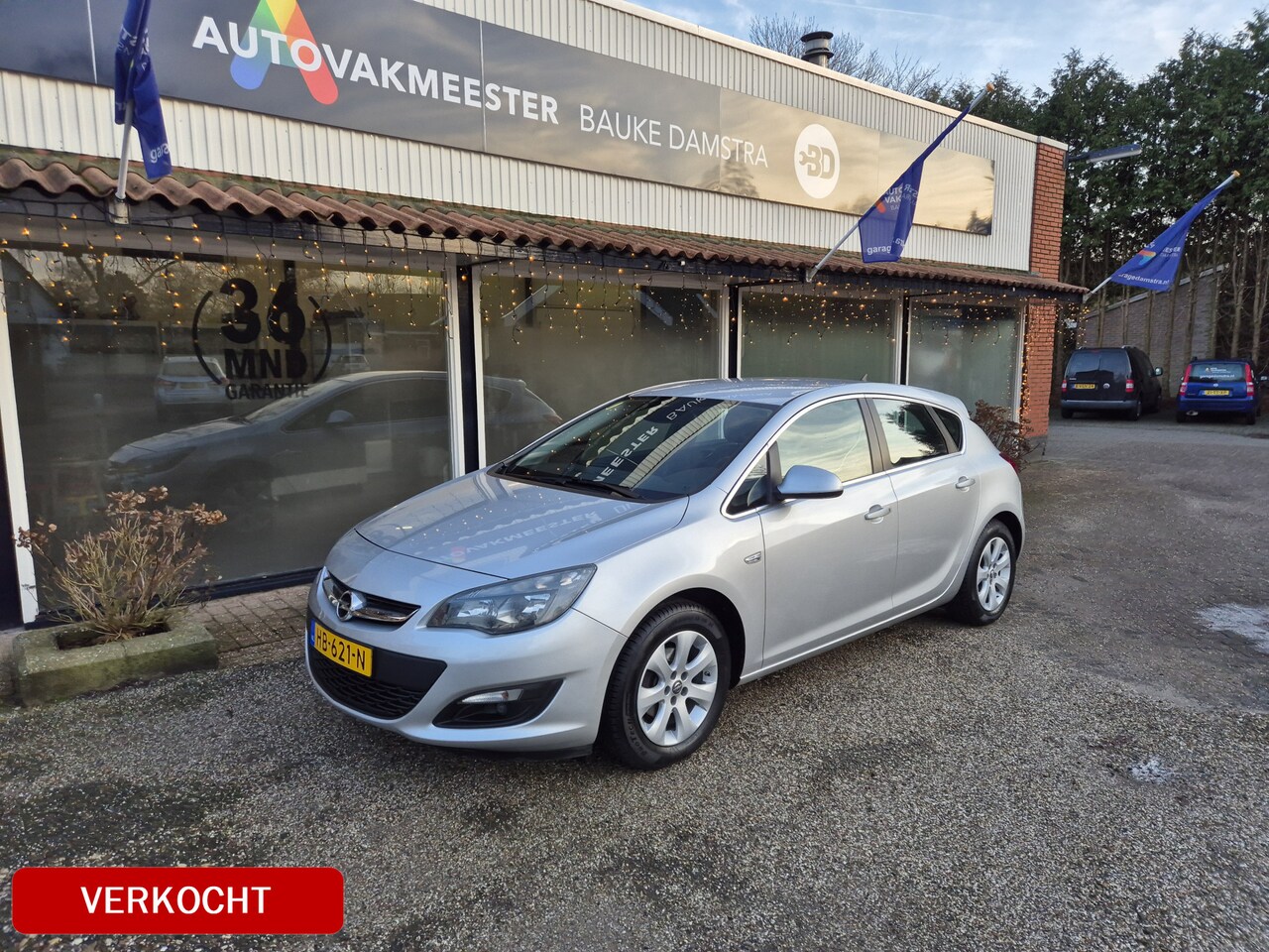 Opel Astra - 1.4 Turbo Blitz |Airco|Cruise|Trekhaak|Navi|PDC|Topstaat!| - AutoWereld.nl