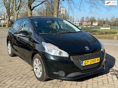 Peugeot 208 - 1.2 VTi Allure Luxe uitvoering panorama dak stoelverwarming airco navigatie parkeer sensor