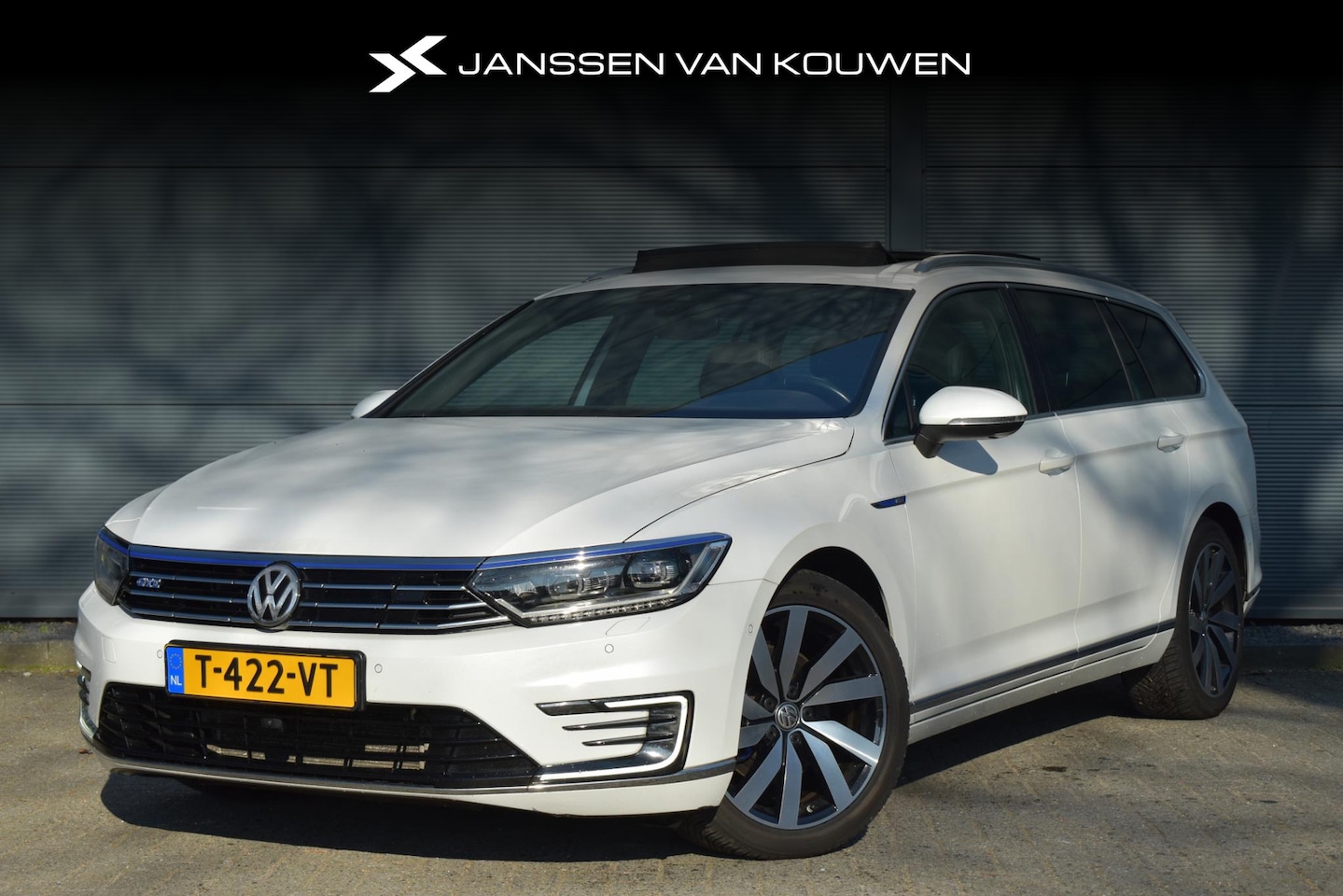 Volkswagen Passat Variant - 1.4 TSI GTE Highline Leder Stoelverwarming Pano/Schuifdak Dynaudio Navigatie Virtual Head- - AutoWereld.nl