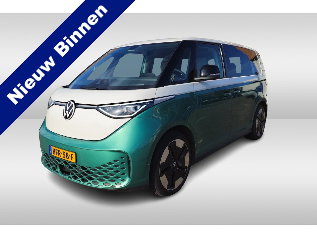 Volkswagen ID. Buzz - 1st Max 77kWh Two-tone - Stoelverwarming - Parkeer/File assistent - Adaptive Cruise - AutoWereld.nl