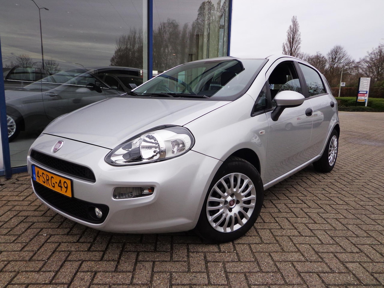 Fiat Punto - 1.2 69pk POP AIRCO 5-Drs | 4-cilinder !! - AutoWereld.nl