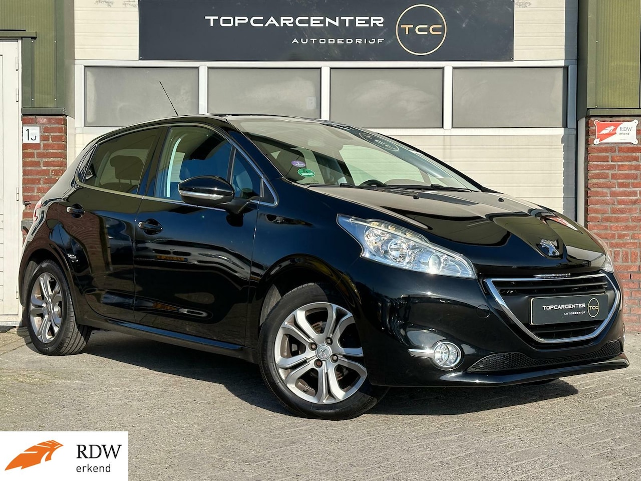 Peugeot 208 - 1.2 PureTech Executive/PANO/STOELV/PARKS/APK - AutoWereld.nl