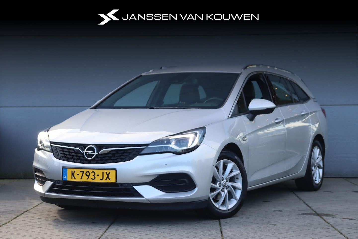 Opel Astra Sports Tourer - 1.2 Elegance Navigatie Stoelverwarming Afneembare Trekhaak Climate Control - AutoWereld.nl