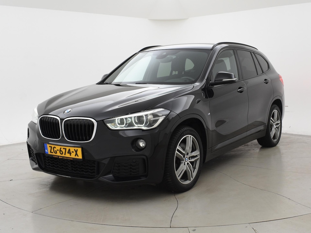 BMW X1 - XDRIVE20i 192 PK AUT8 M-SPORT | LED | SPORTSTOELEN | STOELVERWARMING | 18 INCH LMV - AutoWereld.nl