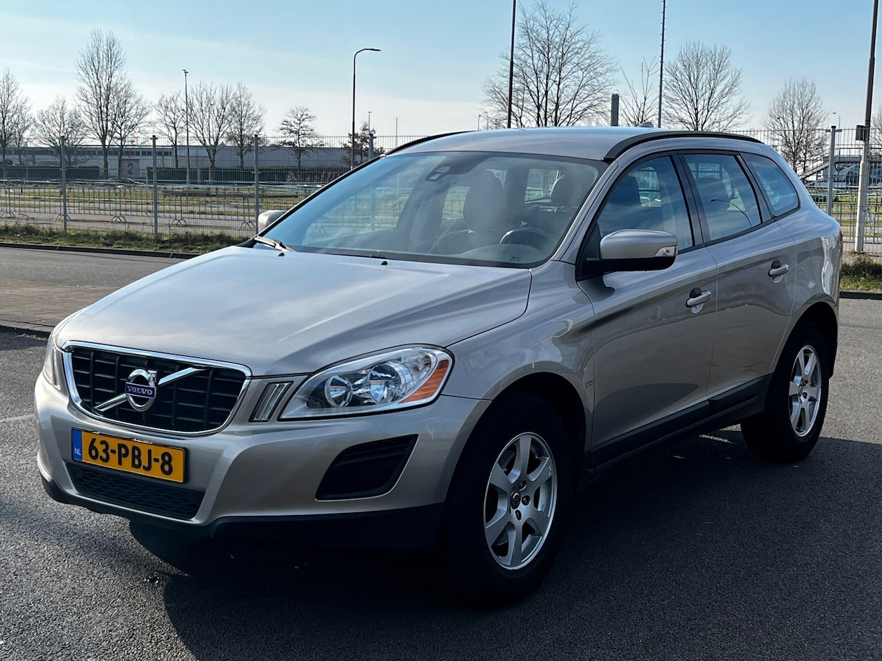 Volvo XC60 - 2.0T Kinetic- Automaat niet 100% - Netto exportprice - AutoWereld.nl