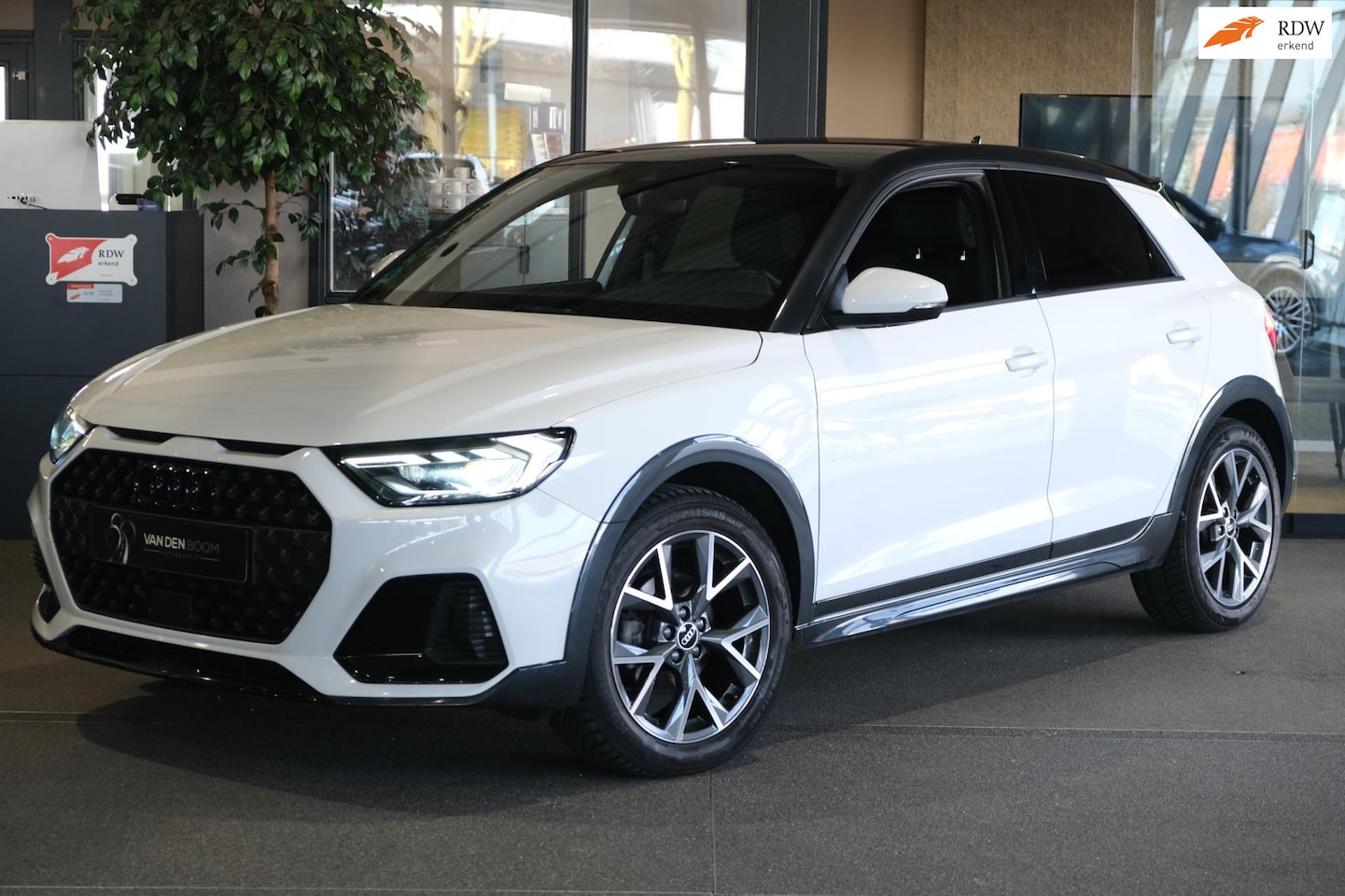 Audi A1 citycarver - 30 TFSI S-Tronic S-Line Virtual Apple Ambiant Led Pdc Keyless Leder - AutoWereld.nl