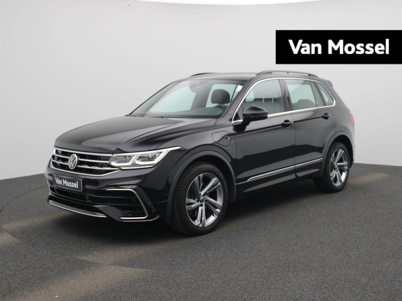 Volkswagen Tiguan - 1.4 TSI eHybrid R-Line Business+ | 245 PK | Automaat | Digital Cockpit | Stoelverwarming | - AutoWereld.nl