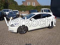 Volvo V40 - 1.5 T2 Polar+ Automaat, Ecc, Navigatie, LM velgen