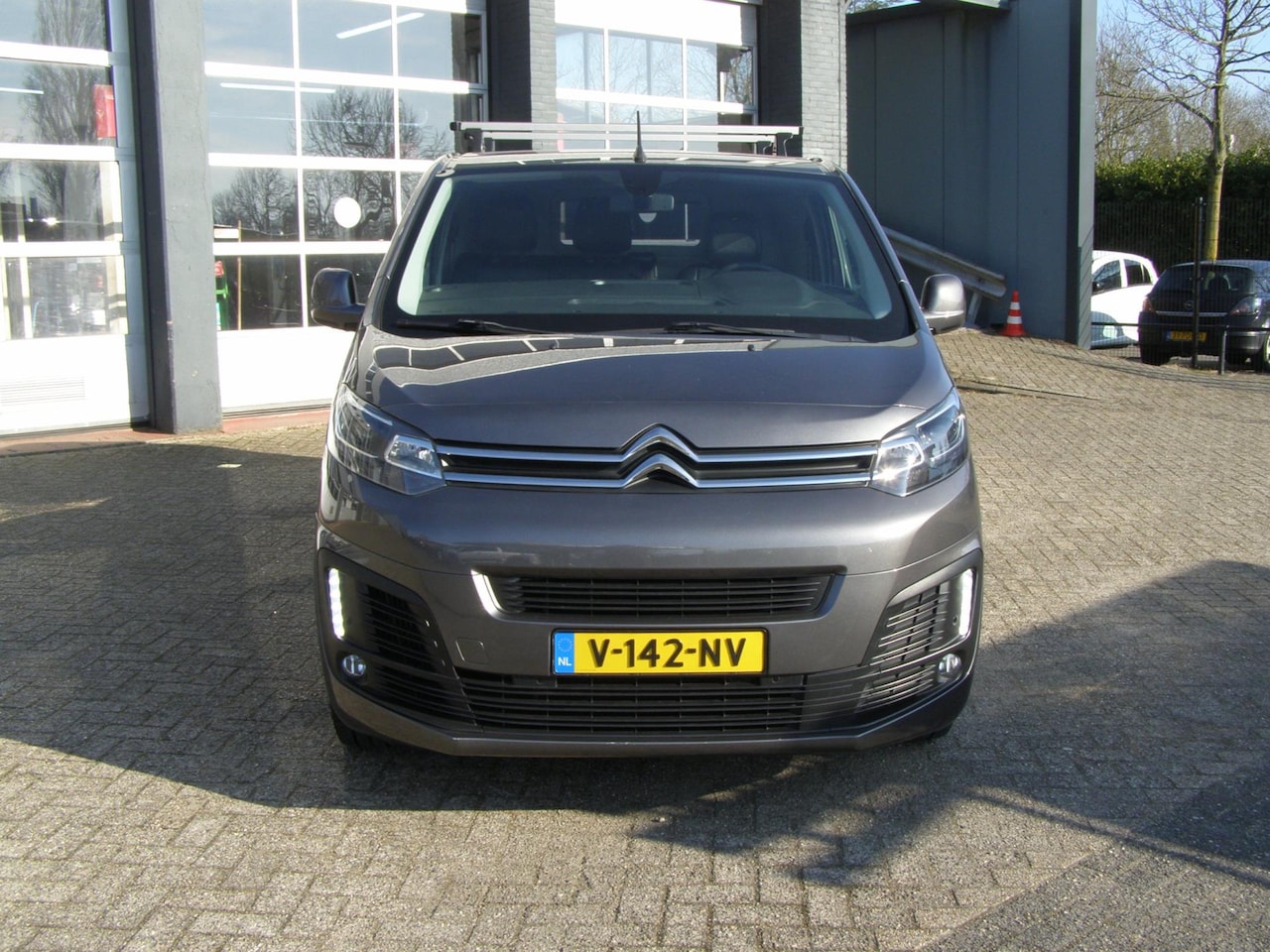 Citroën Jumpy - 2.0 BlueHDI 180 Business M S&S 5deurs automaat met cruise control trekhaak airco en naviga - AutoWereld.nl