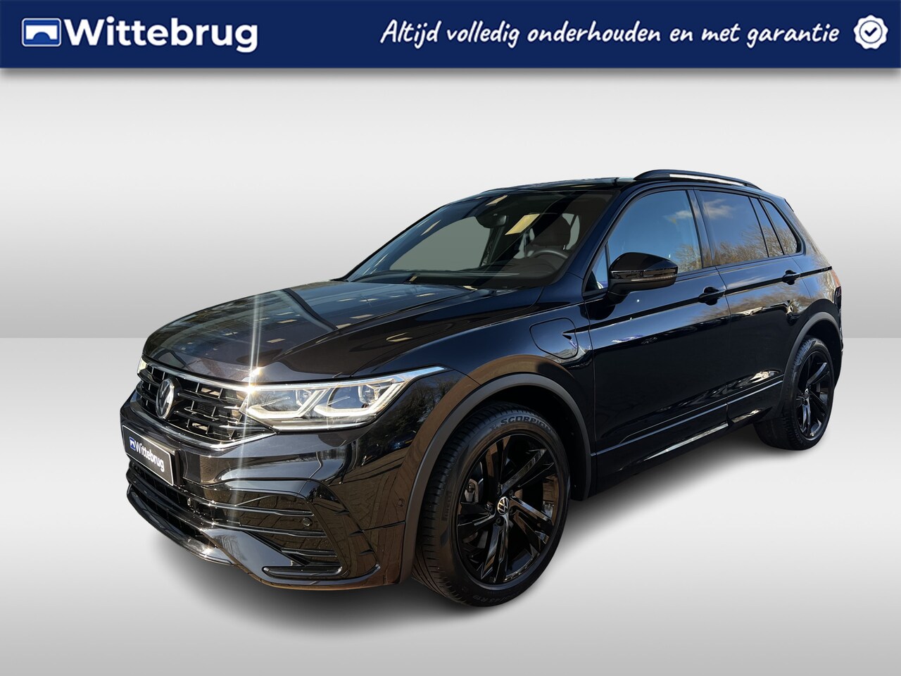 Volkswagen Tiguan - 1.4 TSI eHybrid R-Line / Panorama dak / BlackStyle / IQ Led / Zwenkbare trekhaak / 19 Inch - AutoWereld.nl