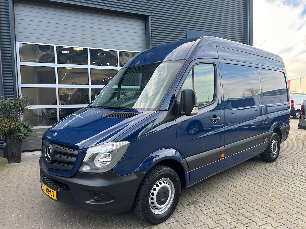 Mercedes-Benz Sprinter - 313 130 Pk L2H2 366 Airco - AutoWereld.nl