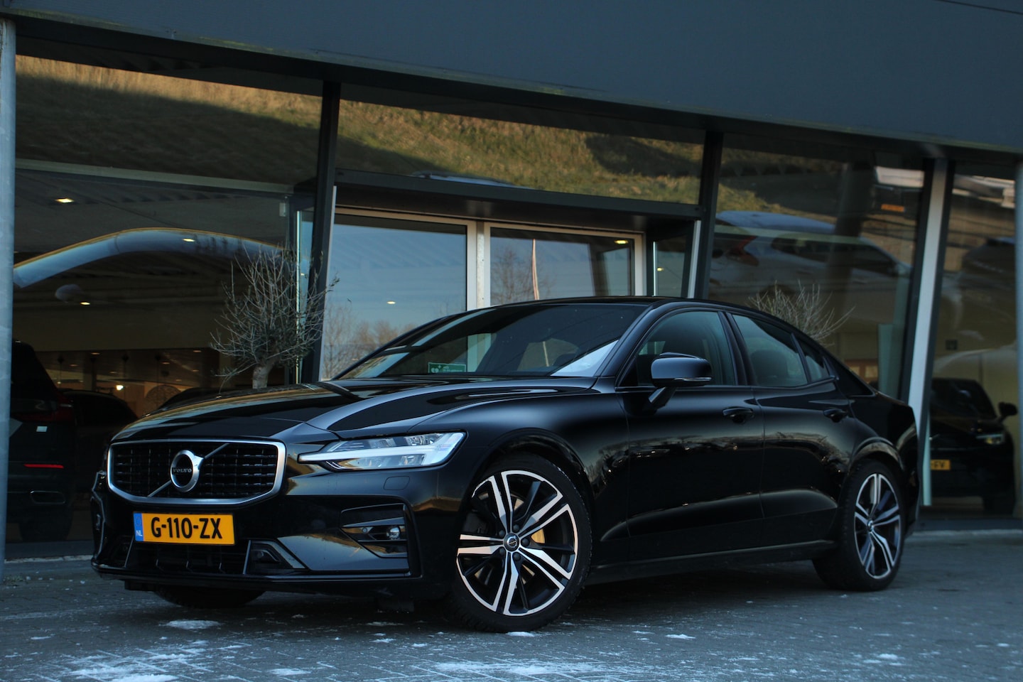 Volvo S60 - T5 R-Design (Intro Edition) | Adaptive Cruise | Standkachel | Camera | Sportonderstel | Sp - AutoWereld.nl