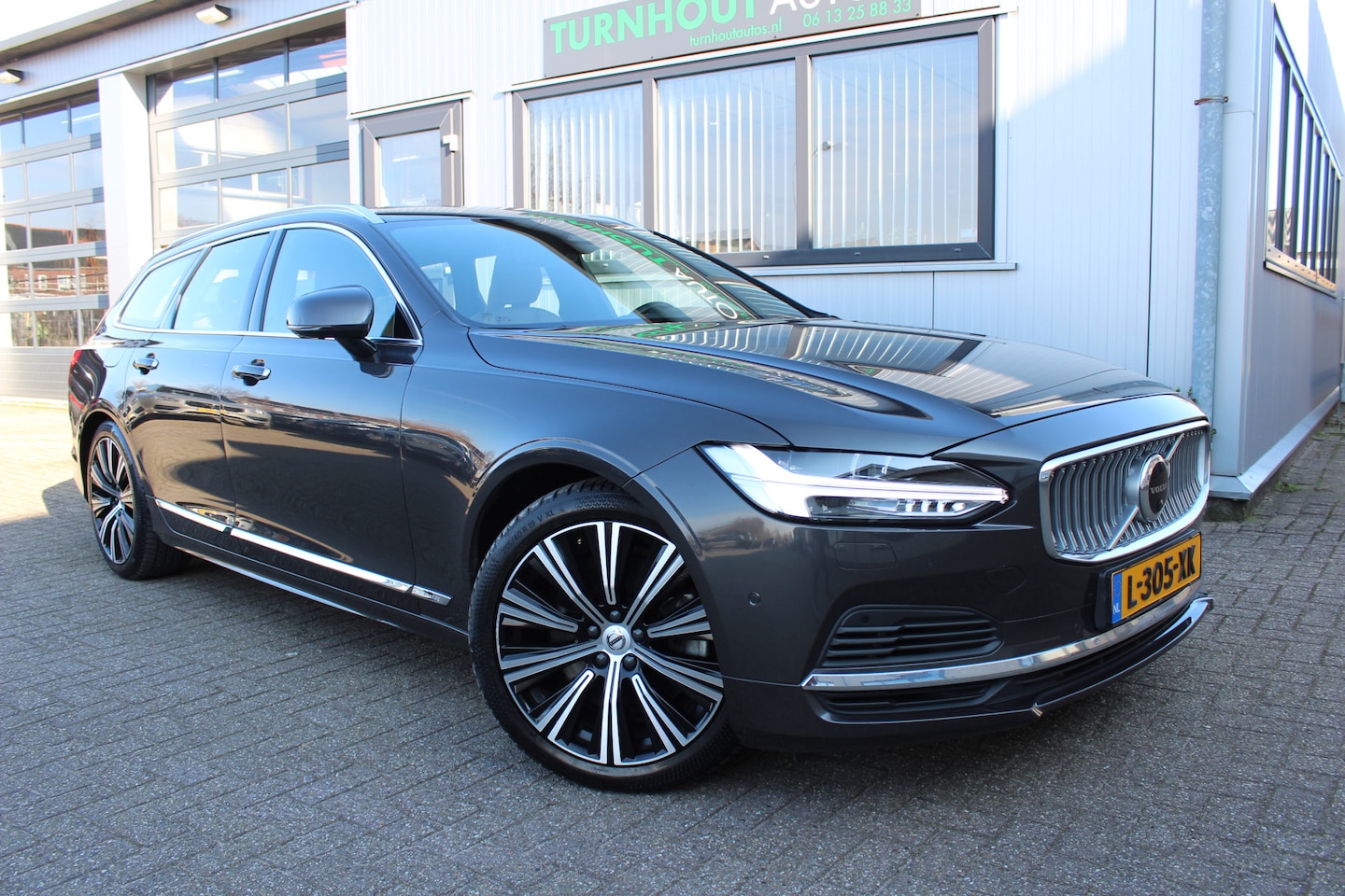 Volvo V90 - 2.0 T6 AWD Inscription Exclusive B&W | 360 Cam | Verwarmd stuur - AutoWereld.nl