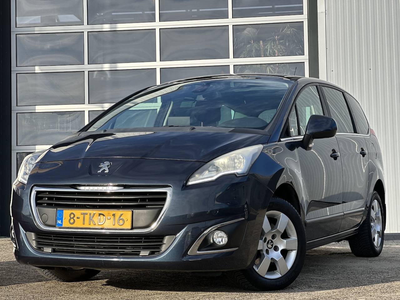 Peugeot 5008 - 1.6 VTI Active 5p. 157pk | Achteruitrijcamera | Panoramadak | Cruise Control | Navigatie | - AutoWereld.nl