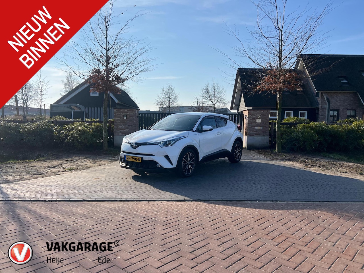 Toyota C-HR - 1.8 Hybrid Executive | Navigatie | Camera | Stoelverwarming | NL-Auto | - AutoWereld.nl