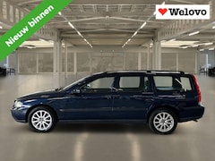 Volvo V70 - 2.4 Comfort Line Dealer onderhouden, distributie vervangen, garantie+ rijklaar