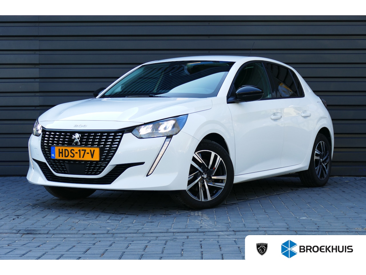 Peugeot 208 - 1.2 PURETECH 100PK 5-DRS ALLURE PACK / NAVI / LED / CLIMA / PDC / 16"LMV / CAMERA / KEYLES - AutoWereld.nl