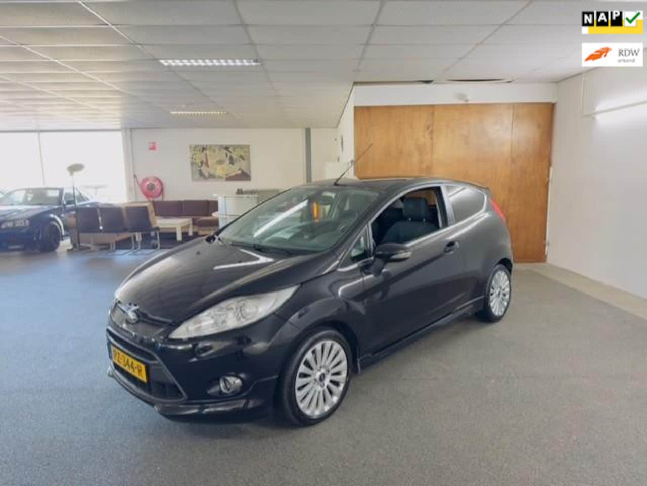 Ford Fiesta - 1.4 Ghia sport, Apk Nieuw,Clima,Android scherm,N.A.P,Lm velgen,Spoiler,Topstaat!! - AutoWereld.nl