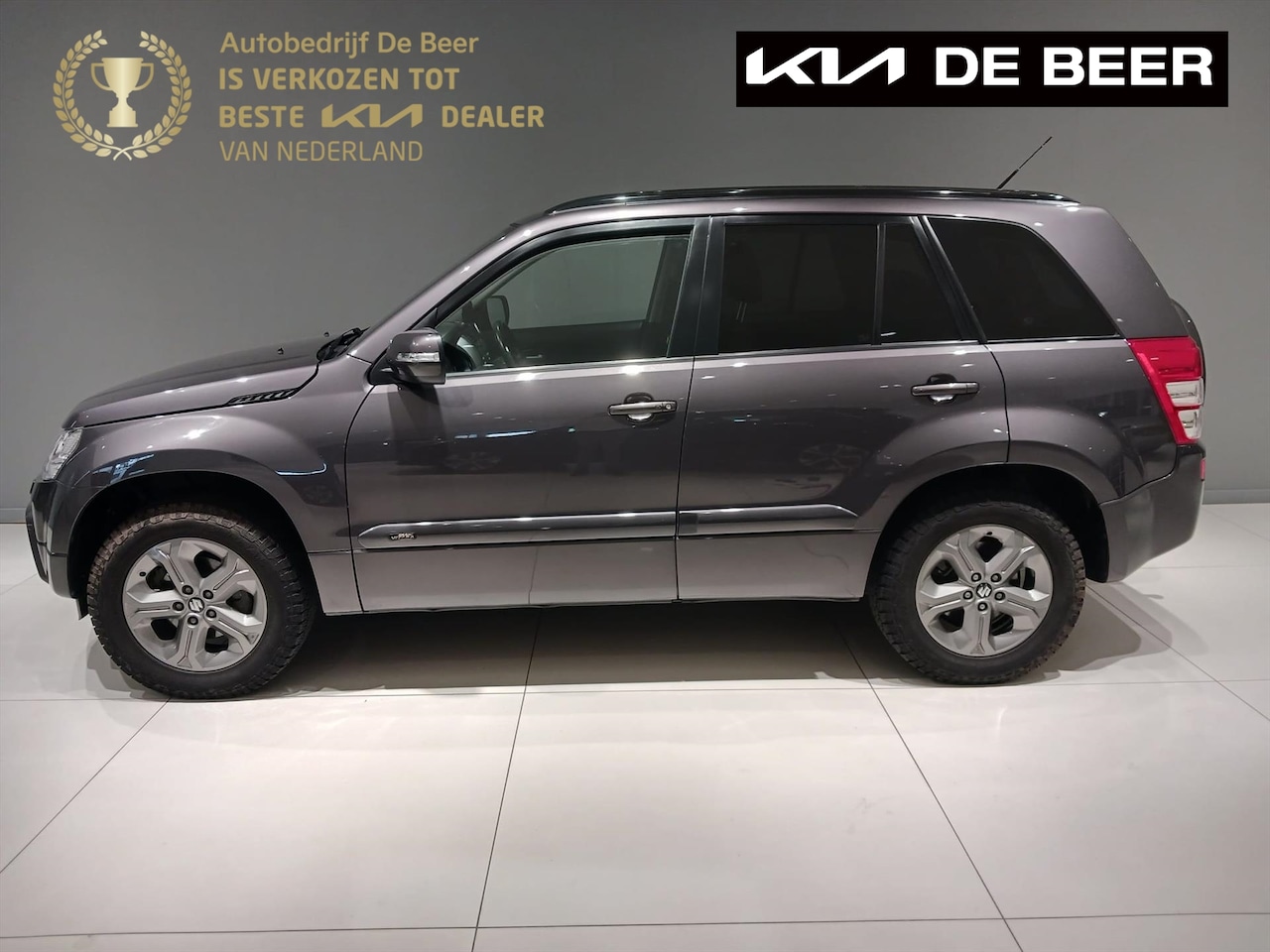 Suzuki Grand Vitara - 2.4 5-Deurs High Executive Trekhaak 1850 KG Trekgewicht - AutoWereld.nl