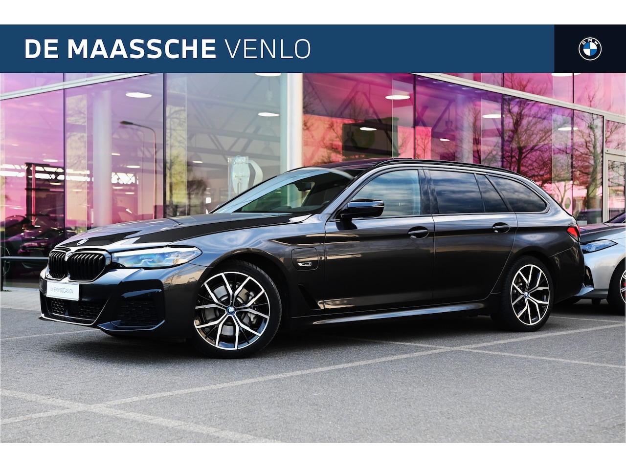 BMW 5-serie Touring - 530e High Executive M Sport Automaat / Panoramadak / Trekhaak / Stoelverwarming / Active C - AutoWereld.nl