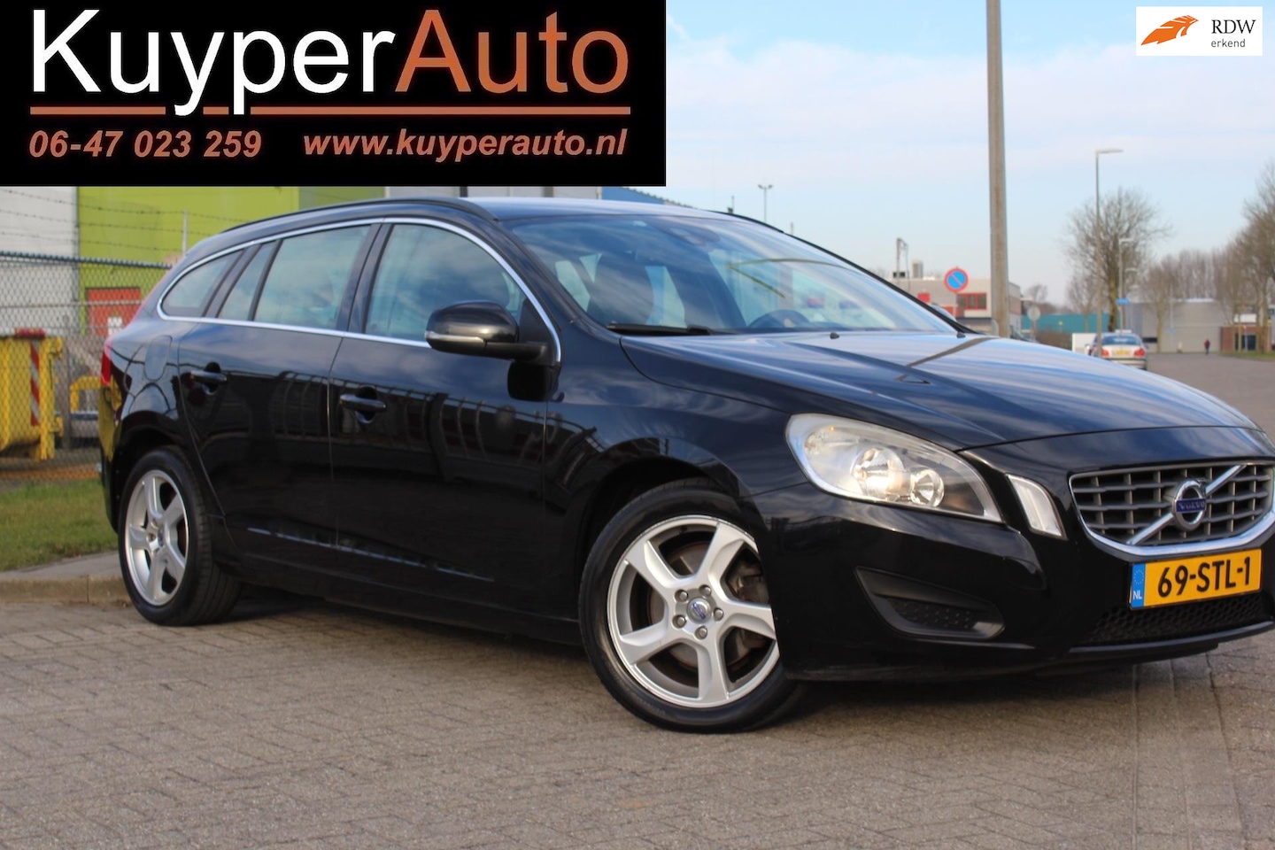 Volvo V60 - 1.6 T4 R-Design Automaat/Navi/Multimedia trekhaak - AutoWereld.nl